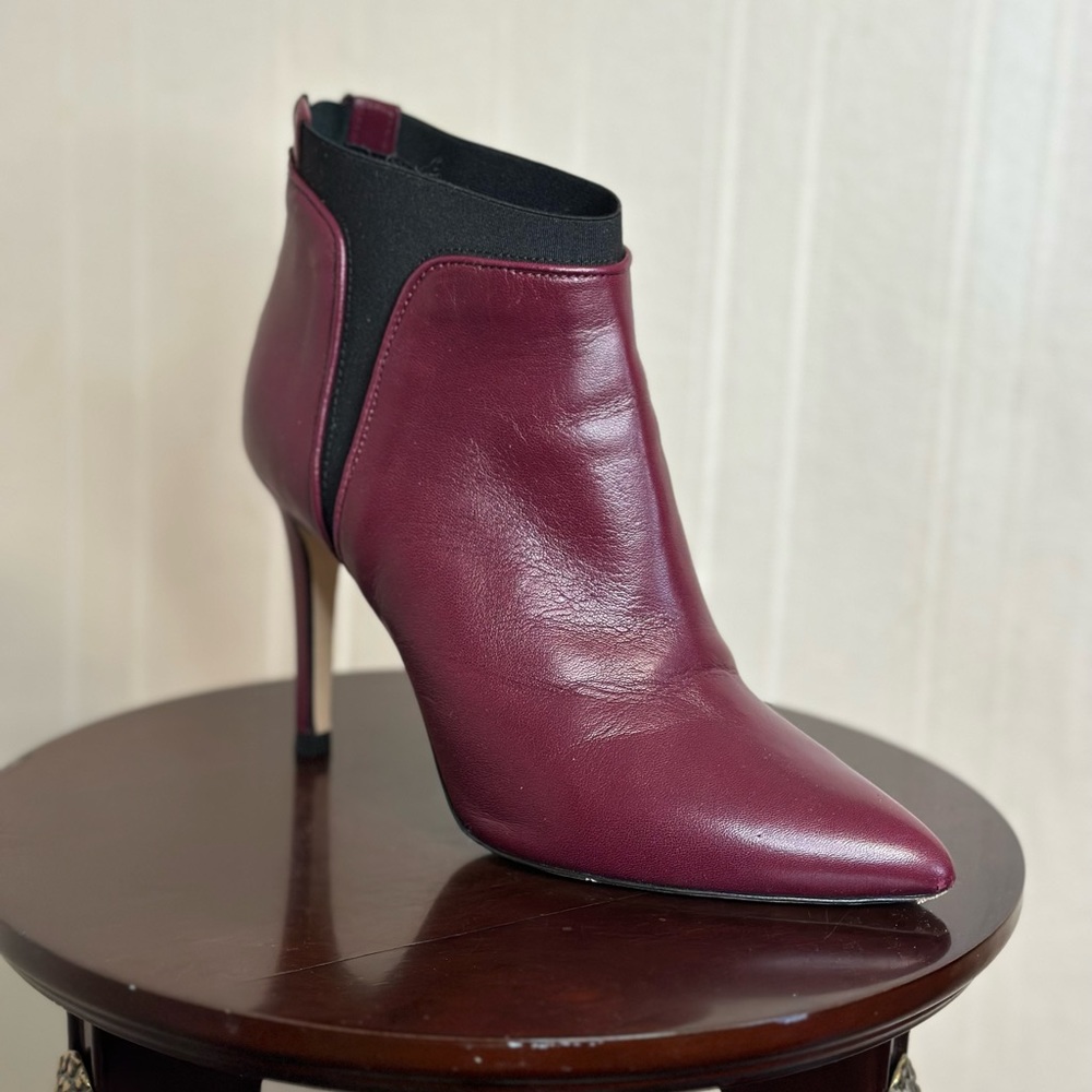 Giampaolo Viozzi. Burgundy 💥 the color of the season. Italy.